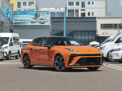 Lynk&Co 03  Фото №3